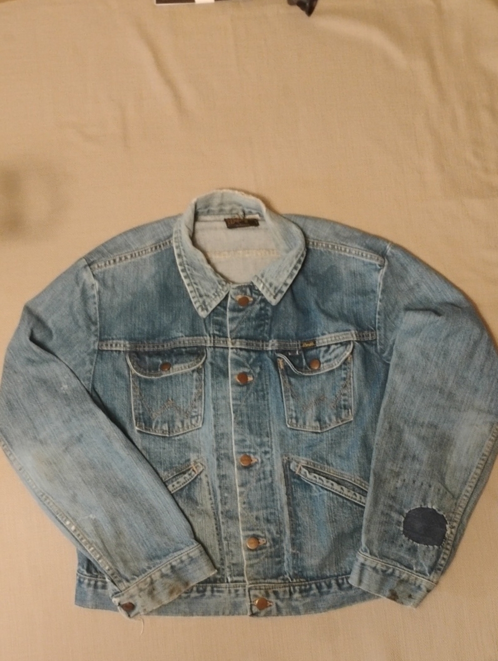Vintage Size 46 Wrangler Light Blue Washed Denim Jacket